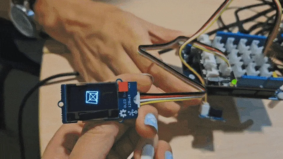 3D cube rotating together with board